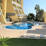 Sun & Sea, Meia לאגוּ‏ש