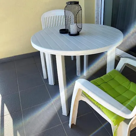 Sun & Sea, Meia Gæstehus Lagos